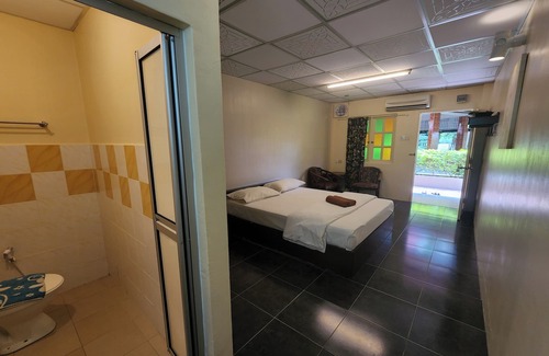 Sabak Aur Hotel | Family-Friendly Sabak Awor Resort with Kitchen and Breakfast