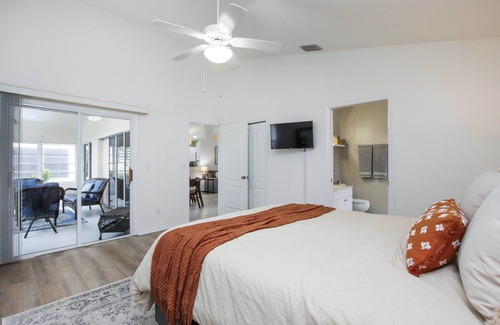 Sabal Springs House | Explore Sabal Springs Retreat with Pool and Spa Amenities