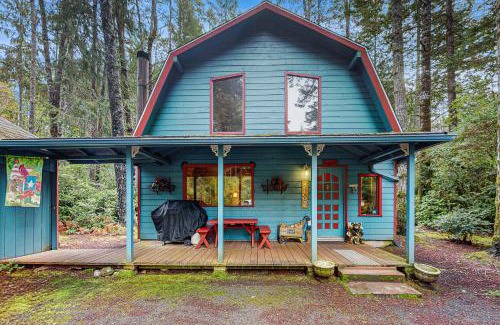 Bandon House | Inviting Sabala Cabin: Pet & Child Friendly Retreat