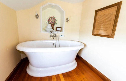 De Pere Bed & Breakfast | Experience Sabamba Alpaca Ranch: Perfect for Families!