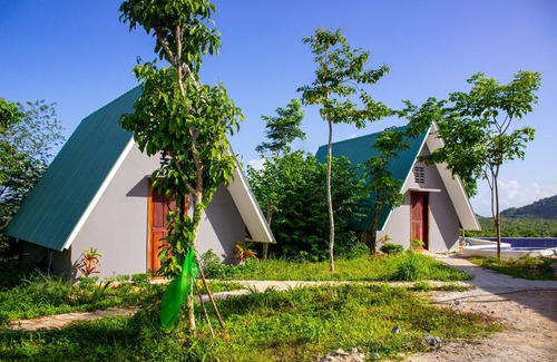 Kampot Hotel | Relax at Sabay Farm: Pool, Restaurant & Family-Friendly Stay
