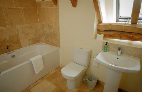 South Leigh Bed & Breakfast | Inviting Sabine Barn: 4-Star Rated with Wheelchair Access