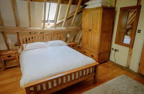 South Leigh Bed & Breakfast | Inviting Sabine Barn: 4-Star Rated with Wheelchair Access