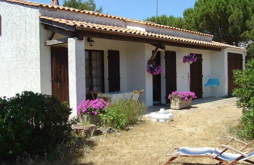 Saint-Georges-d'Oleron House | Oceanfront Sables Vignier-Domino Gite with Pool & Amenities
