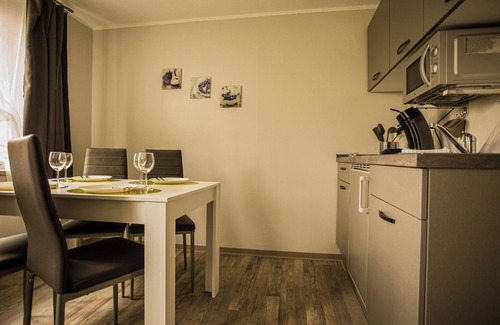 Großengottern Apartment | Discover Sacher's Quartiere: Ideal for Families & Pets