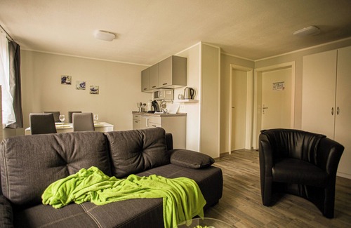 Großengottern Apartment | Discover Sacher's Quartiere: Ideal for Families & Pets