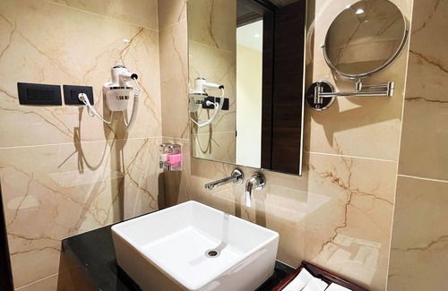 Sualkuchi Hotel | Top-Rated Sachika Hotels in Guwahati with Family Amenities