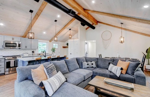 Center Conway House | Waterfront Getaway at Saco River Farmhouse with Ocean Views