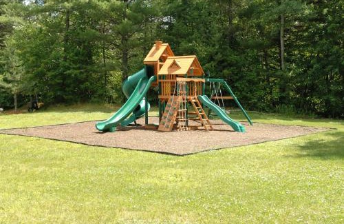 Center Conway Hotel | Pet-Friendly Saco River Motor Lodge with Oceanfront Views