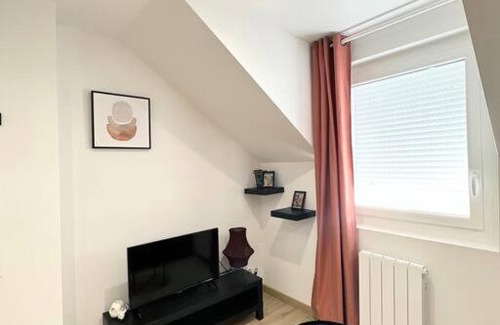 Rodez Apartment | Cozy Sacré Studio: Private Parking & Free WiFi Awaits