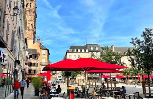 Rodez Apartment | Cozy Sacré Studio: Private Parking & Free WiFi Awaits