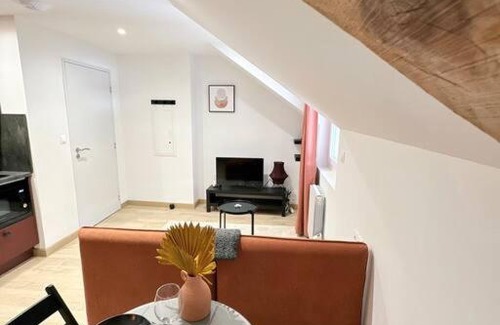 Rodez Apartment | Cozy Sacré Studio: Private Parking & Free WiFi Awaits