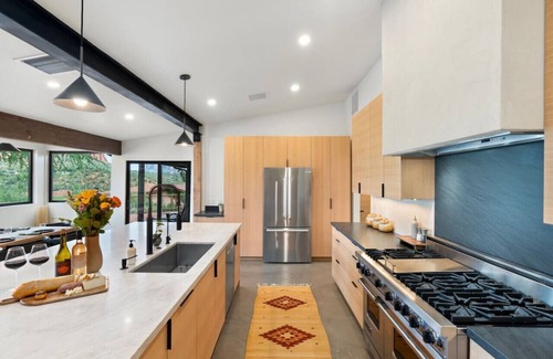 West Sedona Apartment | Sacred Cliffs: Cliffside Retreat with 360 Views, Hot Tub, River Access