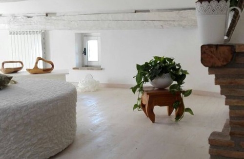 Bomarzo House | Discover Sacrobosco Apartment Poplar: Family-Friendly Comfort