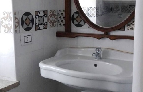 Bomarzo House | Discover Sacrobosco Apartment Poplar: Family-Friendly Comfort