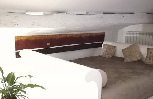Bomarzo House | Discover Sacrobosco Apartment Poplar: Family-Friendly Comfort