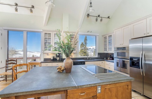 Telluride House | Discover Saddle Horn Sanctuary: Family & Pet Friendly Retreat