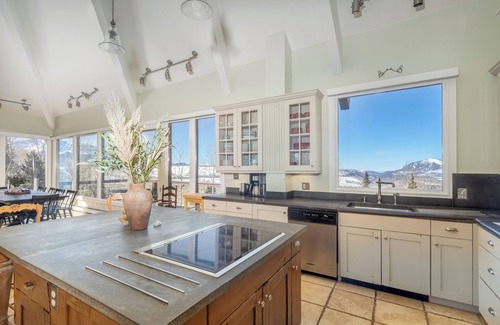 Telluride House | Discover Saddle Horn Sanctuary: Family & Pet Friendly Retreat