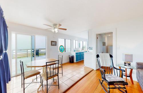 Elk House | Inviting Saddle Point Ocean View Cottage with Family Amenities