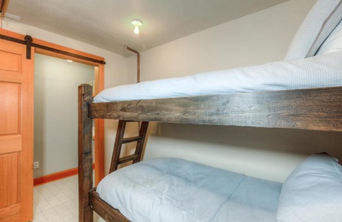Saddle Ridge Apartment | Ideal Child-Friendly Stay at Saddle Ridge Townhome B1