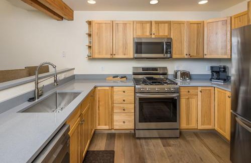 Saddle Ridge House | Family-Friendly Saddle Ridge Townhome | Unit J3 Getaway