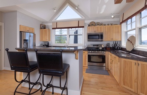 Saddle Ridge House | Unforgettable Moonlight Vacation Rentals: Ski-in/Ski-out Bliss