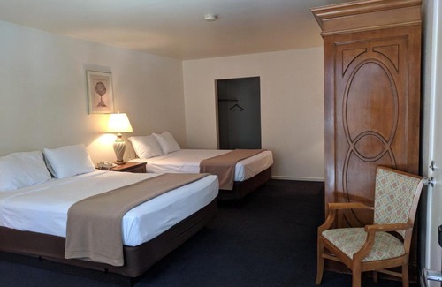 Pahrump Hotel | Discover Saddle West Casino Hotel: Pet-Friendly Oasis