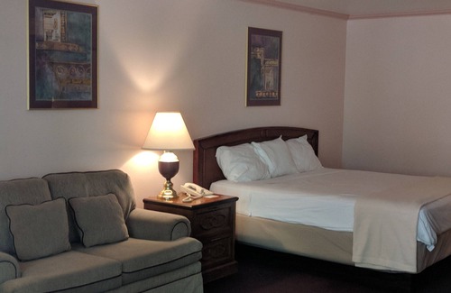 Pahrump Hotel | Discover Saddle West Hotel & Casino: Pool, Spa & Dining