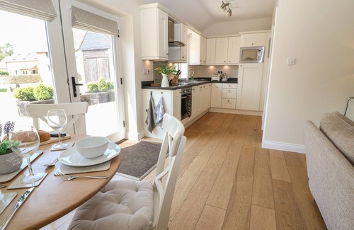 Witney Cottage | Discover Saddlebacks Barn: Cozy Cottage with Garden Retreat