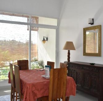 Bandaragama Villa | Unforgettable Stay at SaDev Lake Villa Bandaragama