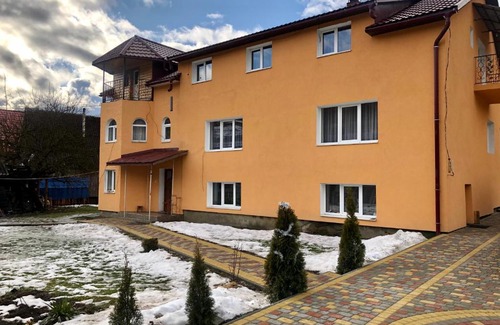 Soymy House | Cozy Sadyba Domashniy zatyshok: Pet-Friendly Retreat