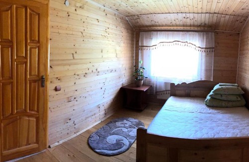 Soymy House | Cozy Sadyba Domashniy zatyshok: Pet-Friendly Retreat