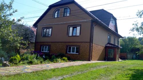 Izki House | Guest Rated Sadyba Gostynniy Dvir: Family-Friendly Retreat