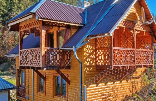 Mykulychyn House | Cozy Sadyba Karpaty: Pet Friendly with Breakfast Included