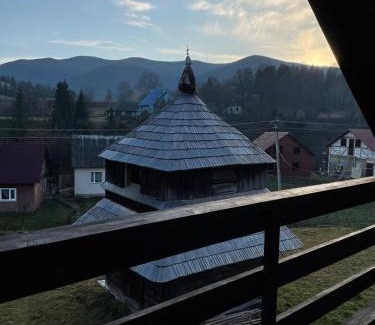 Podobovets House | Discover Sadyba Sunny House: Top Rated with Great Amenities