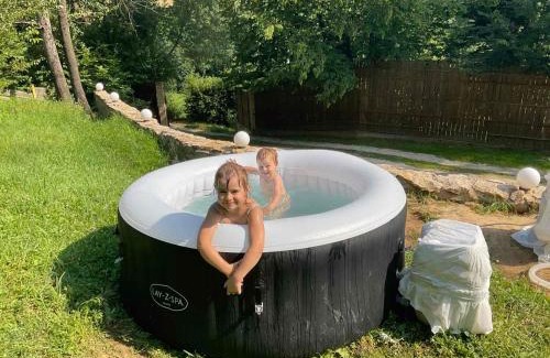 Krekhiv Villa | Experience Sadyba Zatyshok: Pet-Friendly Retreat with Pool