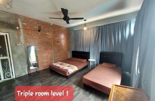 Kuala Kangsar House | Family-Friendly Safar House & Cabin with Pool Amenities
