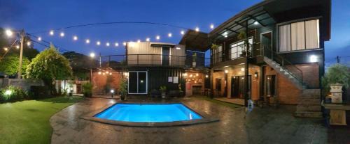 Kuala Kangsar House | Family-Friendly Safar House & Cabin with Pool Amenities