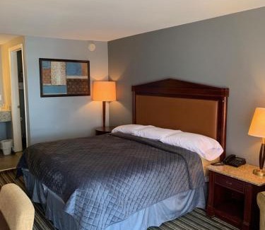 Murfreesboro Hotel | Family-Friendly Safari Inn in Murfreesboro - Rated 8/10