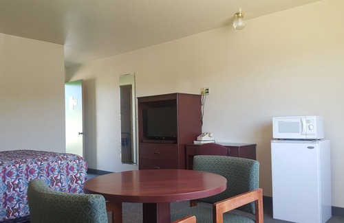 Roseburg Hotel | Budget-Friendly Stay at Safari Inn with Family Amenities