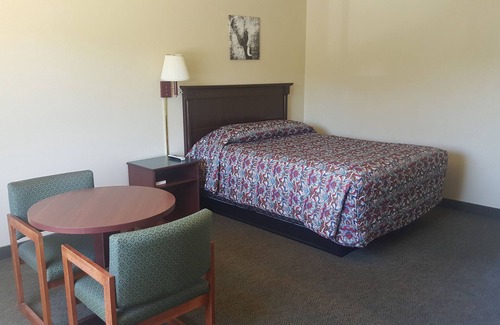 Roseburg Hotel | Budget-Friendly Stay at Safari Inn with Family Amenities