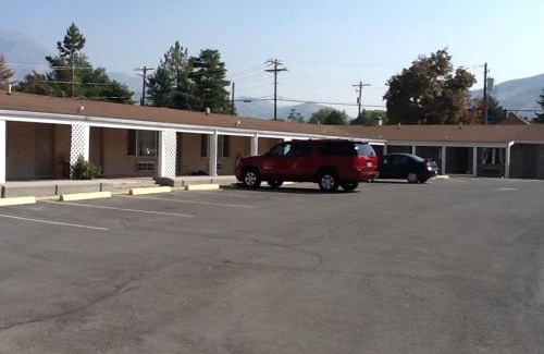 Nephi Hotel | Budget-Friendly Safari Motel: Pet and Child Friendly Stays