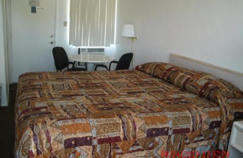 Joshua Tree Hotel | Family-Friendly Stay at Safari Motor Inn - Joshua Tree