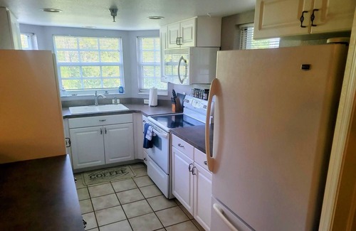 Lutz Condo | Experience Safari Suite #2302 with Breakfast & Kitchen Access