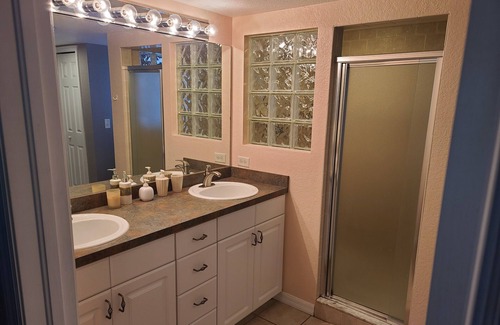 Lutz Condo | Experience Safari Suite #2302 with Breakfast & Kitchen Access