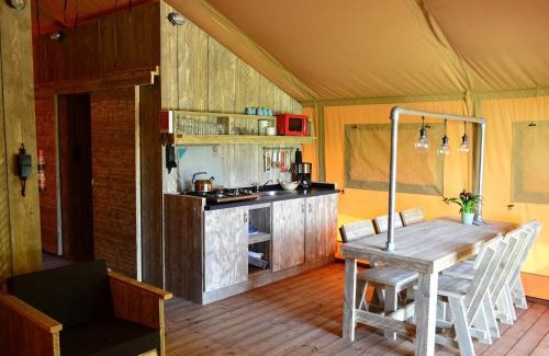 's-Gravenzande Other | Cozy Tent Retreat with Kitchen Near the Beach