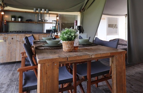 Twijzel House | Glamorous Safari Tents with Kitchen & Breakfast Included
