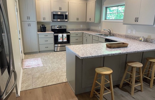 Northport House | Cozy Getaway: 10/10 Rated with Spa & Family Amenities