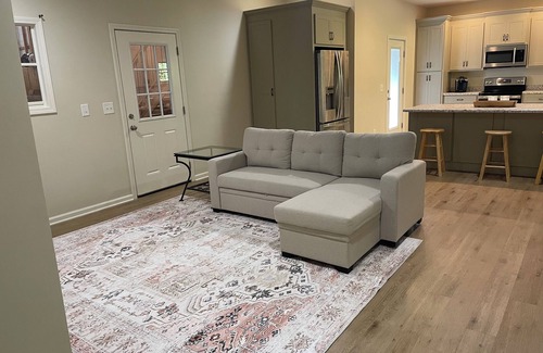 Northport House | Cozy Getaway: 10/10 Rated with Spa & Family Amenities