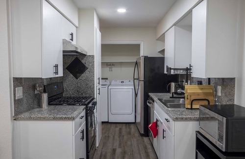 South Manchaca House | Tranquil Hotel in Downtown Austin's Safe Neighborhood